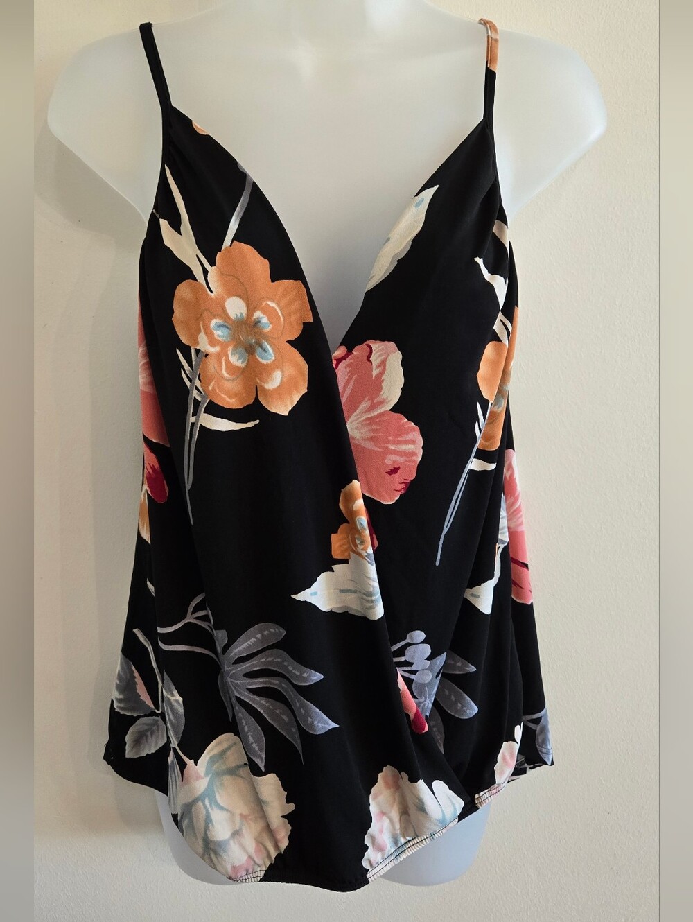 Black Flowy Floral V-Neck Sleeveless Camisole Top